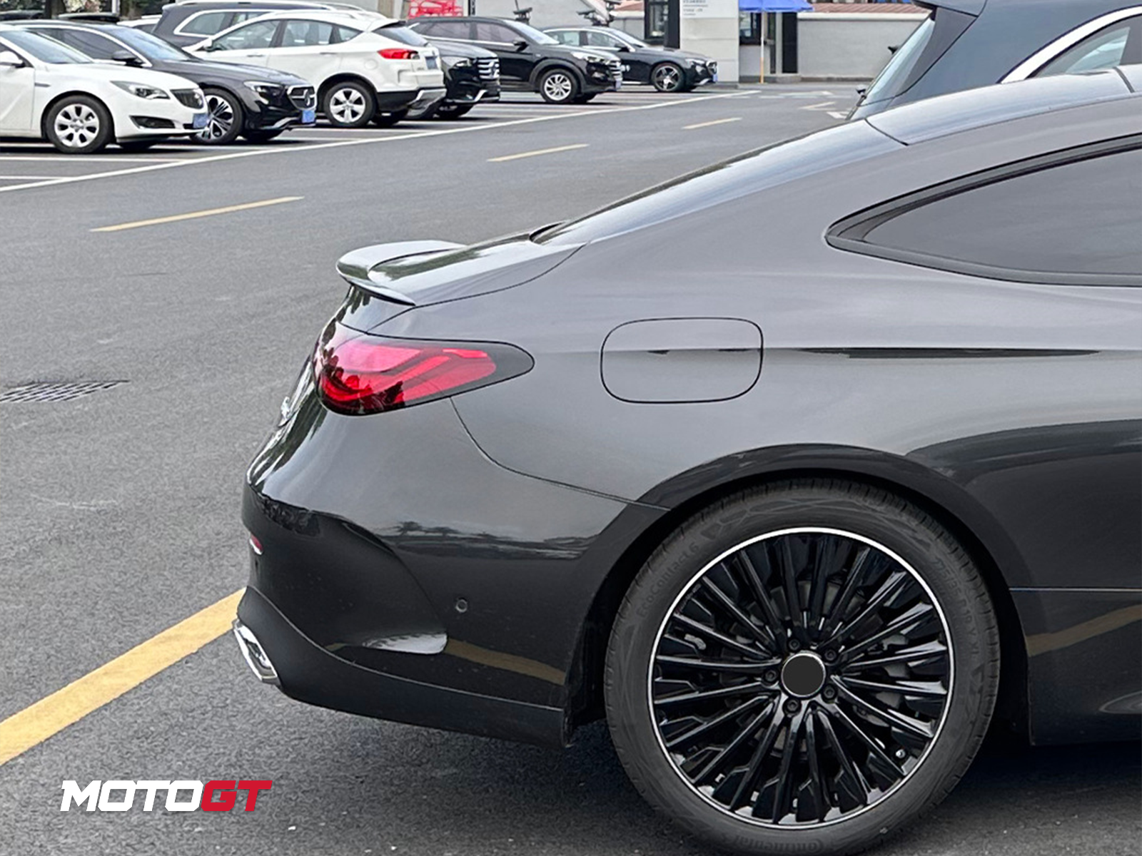 جناح خلفي رياضي أسود من الفئة CLE — 3